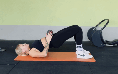 Trainingsübung Hip Thrusts mit Kurzhanteln
