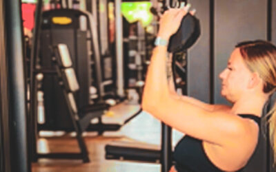 Trainingsübung Lat-Pulldown mit engen Griff