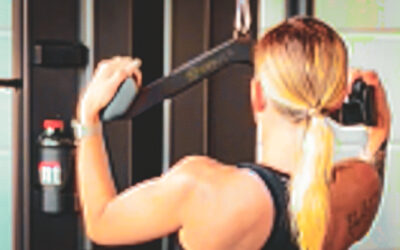 Trainingsübung Lat-Pulldown mit breiten Griff