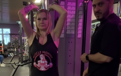 Trainingsübung Trizeps Overhead Extension Beidarmig